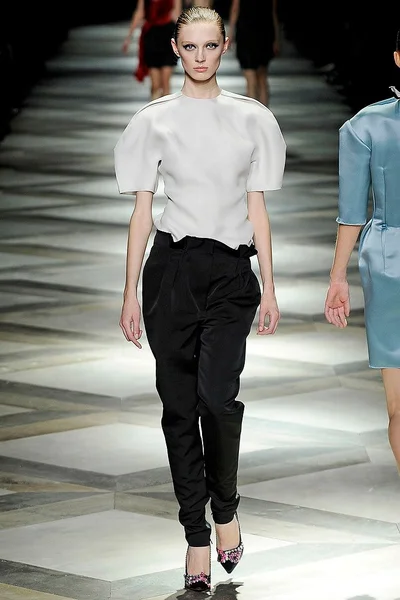 Look 37